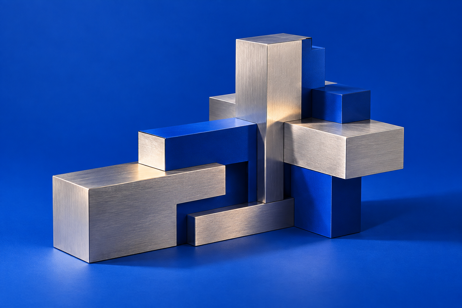 Composition de pièces en aluminium brossé et bleu cobalt, assemblées avec précision.